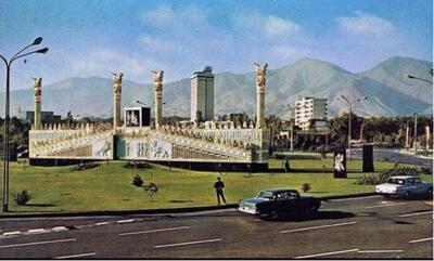 (عکس) سفر به تهران قدیم؛ «آسفالت پارتی» مختلط در میدان ونک!