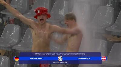 (ویدئو) هواداران دانمارک زیر آبشار استادیوم وستفالن