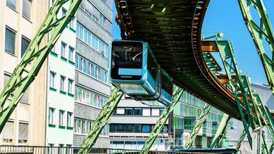 منوریل معلق ووپرتال؛ چگونه شهری گمنام در آلمان میزبان یکی از هیجان‌انگیزترین قطارهای سفری جهان شد