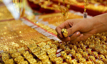 قیمت طلا، سکه و ارز ۱۱ تیرماه ۱۴۰۳؛ بازار طلا و سکه در سرازیری افتاد