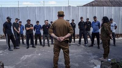 فیلم| آموزش زندانیان اوکراینی برای شرکت در جنگ علیه روسیه
