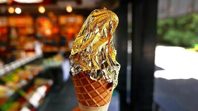 «طلا خوری» خوراک لاکچری بازان در تهران | سرو بستنی، قهوه، آب و ترافل با طعم طلا