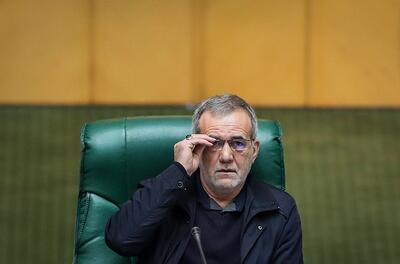 «پزشکیان» احمدی نژاد را به دلیل مخالفت با گشت ارشاد به مجلس کشاند!
