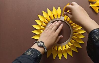 با دیوارکوب کاغذی گل آفتابگردان، اتاقت را زیباتر کن! + ویدئو - چیدانه