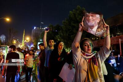 (تصاویر) تجمع شبانه هواداران جلیلی مقابل صداوسیما