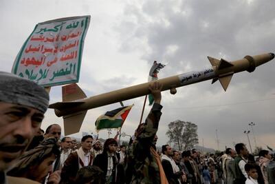 قدرت نمایی نیرو‌های مسلح یمن با رونمایی از دو سلاح راهبردی