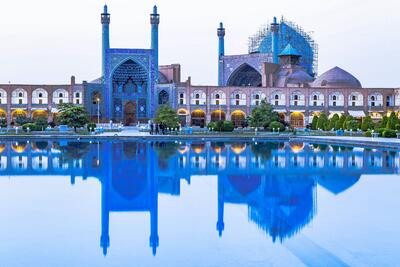 زیبایی و شکوه نقش و نگار کاشی در مسجد جامع عباسی اصفهان