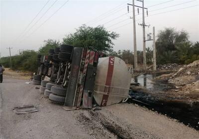 واژگونی تریلی عراقی حامل مازوت در جاده دشتستان - تسنیم
