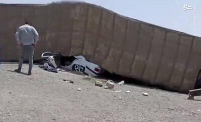 فیلم/ پرس شدن خودروی پژو پارس زیر تریلی در جاده گرمسار