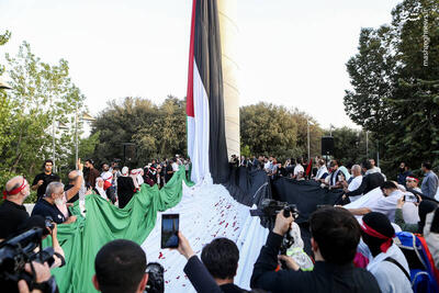 عکس/ اهتزاز بزرگترین پرچم فلسطین