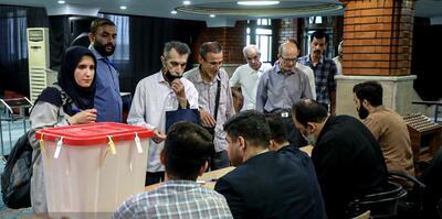 تصاویر| انتخابات مرحله دوم چهاردهمین دوره ریاست جمهوری در مسجد لولاگر