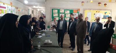 بازدید فرماندار آبیک از شعب اخذ رای 