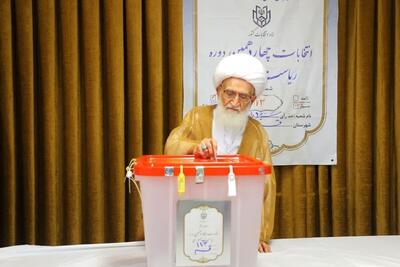 آیت الله نوری همدانی در مرحله دوم انتخابات ریاست جمهوری شرکت کرد