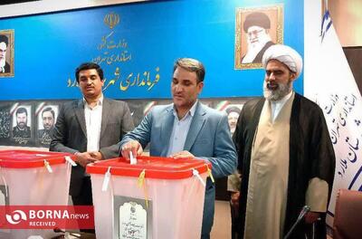 فرماندار ملارد رای خود را به نیابت از سردار شهید حسن تهرانی مقدم به صندوق انداخت