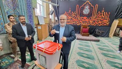 استاندار قزوین رای خود را به صندوق انداخت