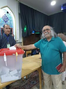 عکس / کیوان صمیمی، روزنامه‌نگار و فعال سیاسی در انتخابات شرکت کرد | اقتصاد24