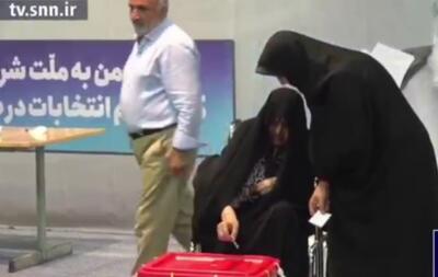 ببینید / عفت مرعشی، همسر مرحوم هاشمی رفسنجانی رای خود را به صندوق انداخت