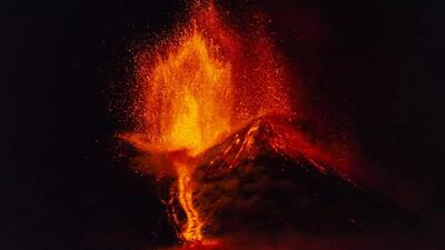 (ویدئو) زیبایی و هیبت بلندترین آتشفشان اروپا هنگام فوران