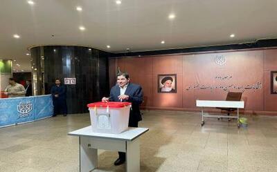 مخبر: دولت بدون طرفداری از هیچ گرایشی در حال برگزاری انتخابات است