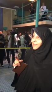 فاطمه هاشمی خطاب به خبرنگار صدا و سیما :مردم ناراضی از حاکمیت در خانه ها ننشینند! + ویدئو