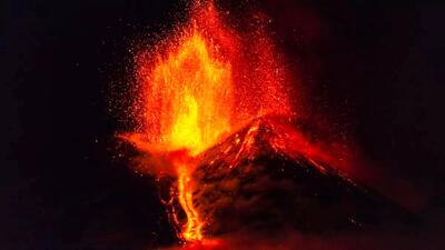 زیبایی و هیبت بلندترین آتشفشان اروپا هنگام فوران/ ویدئو