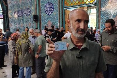 حضور حمید نوری پای صندوق رای در حسینیه ارشاد