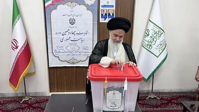 آیت الله حسینی بوشهری در دور دوم انتخابات شرکت کرد
