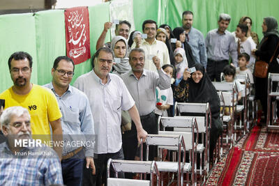 حضور پرشور مردم همدان پای صندوقهای رای در مسجد مدرس