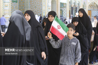 صف رای مردم اصفهان در امامزاده شاه‌میرحمزه
