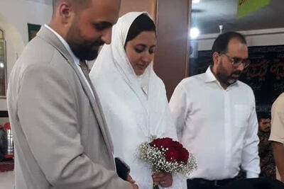 عروس و داماد بهارستانی پای صندوق رای حاضر شدند