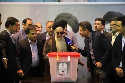 گزارش تصویری/ حضور چهره های سیاسی در دور دوم انتخابات در حسینیه جماران