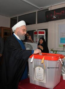 حسن روحانی رأی خود را به صندوق انداخت/عکس | روزنو
