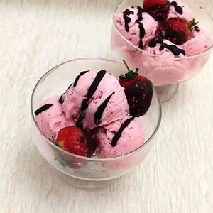 طرز تهیه بستنی خانگی با طعم‌های مختلف: دستورهای ساده و خوشمزه برای تابستان