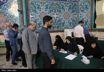 حضور صبحگاهی‌ها مردم پردیس در پای صندوق‌های رای- فیلم فیلم استان تسنیم | Tasnim