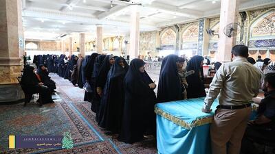 حضور حماسی منتظران امام زمان(عج) پای صندوق‌های رای مسجد جمکران