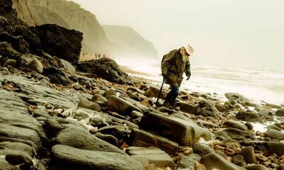 (تصاویر) لذت 50 سال جستجوی «فسیل» در ساحل