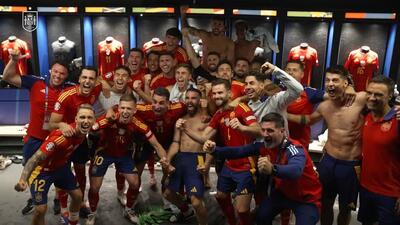 شاید بازیکنان تیم ملی اسپانیا در رختکن پس از برتری مقابل آلمان