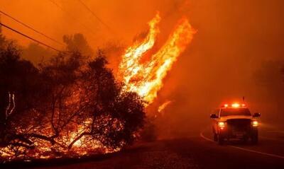 تصاویر آتش سوزی آخرالزمانی در جنگل‌های کالیفرنیا + ویدئو | هزاران نفر خانه‌های خود را تخلیه کردند