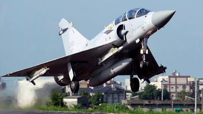 جدال میراژها با سوخوها؛ آیا جنگنده‌های فرانسه به سلطه هوایی روسیه در آسمان اوکراین پایان می‌دهند؟