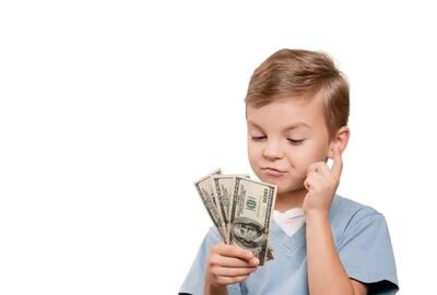 از چه سنی باید به بچه ها پول تو جیبی داد؟ + نکات علمی پول تو جیبی