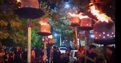 آیین سنتی «مشعل گردانی» در حسینیه کوشکنو اردکان برگزار شد