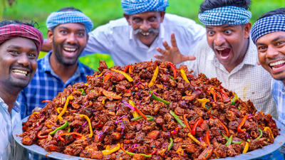 (ویدئو) نمایی نزدیک از پخت یک غذای سنتی با مرغ توسط پدر پسران مشهور هندی