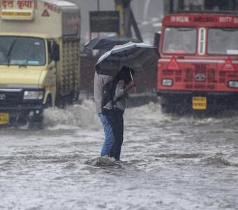 لغو امتحانات دانشگاه‌ بمبئی به دلیل بارش شدید باران
