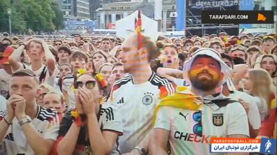 فریاد خوشحالی یک هوادار اسپانیا در میان هواداران آلمان / فیلم - پارس فوتبال | خبرگزاری فوتبال ایران | ParsFootball