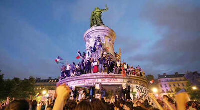 پیروزی چپ‌ها بر رقبای پارلمانی پاریس