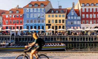در کپنهاگ به گردشگرانی زباله‌ها را جمع می‌کنند، غذا و بلیت رایگان می‌دهند