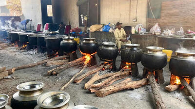(ویدئو) غذای خیابانی در پاکستان؛ پخت کابلی پلو برای 1200 نفر در لاهور
