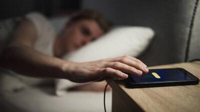 استفاده تلفن همراه قبل از خواب و پیامدهای منفی سلامت جسم و روان