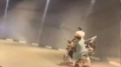 تصویر باورنکردنی در مشهد؛ حمل عجیب موتور با موتور (فیلم)