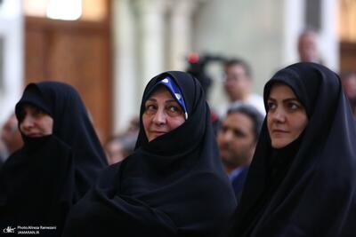 عکس/دختر پزشکیان در کنار مادر حسن خمینی | اقتصاد24
